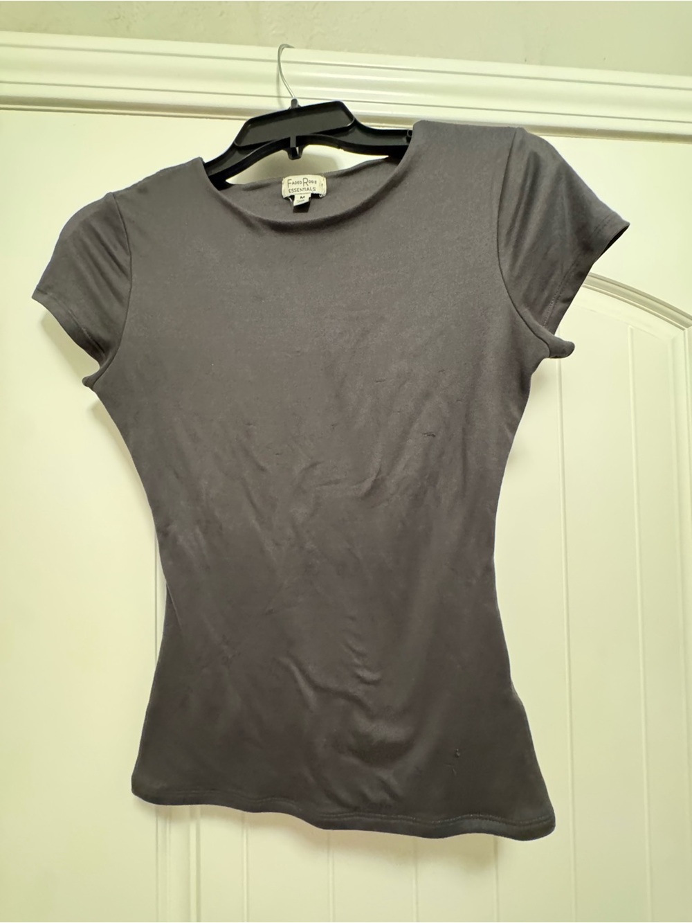 Faded Rose Women's Short Sleeve Crew Tee in Charcoal